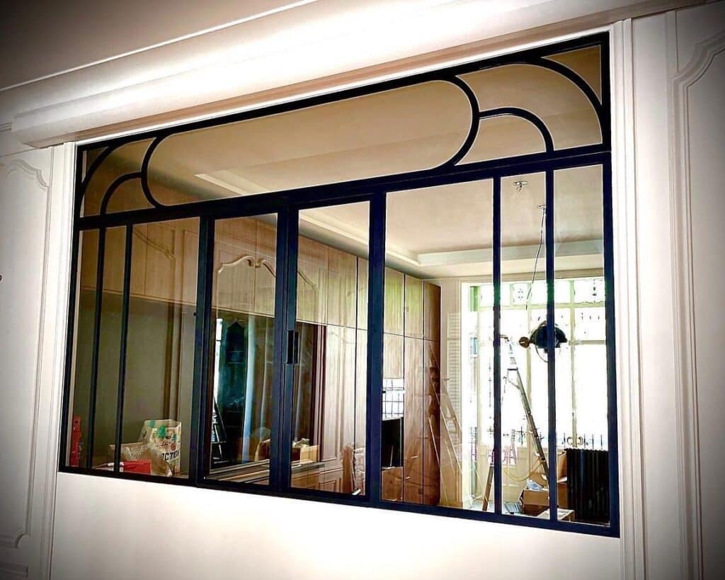 Steel partition wall with art deco decor
