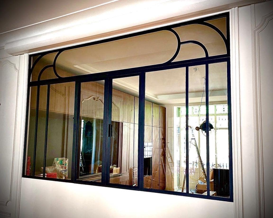 Steel partition wall with art deco decor